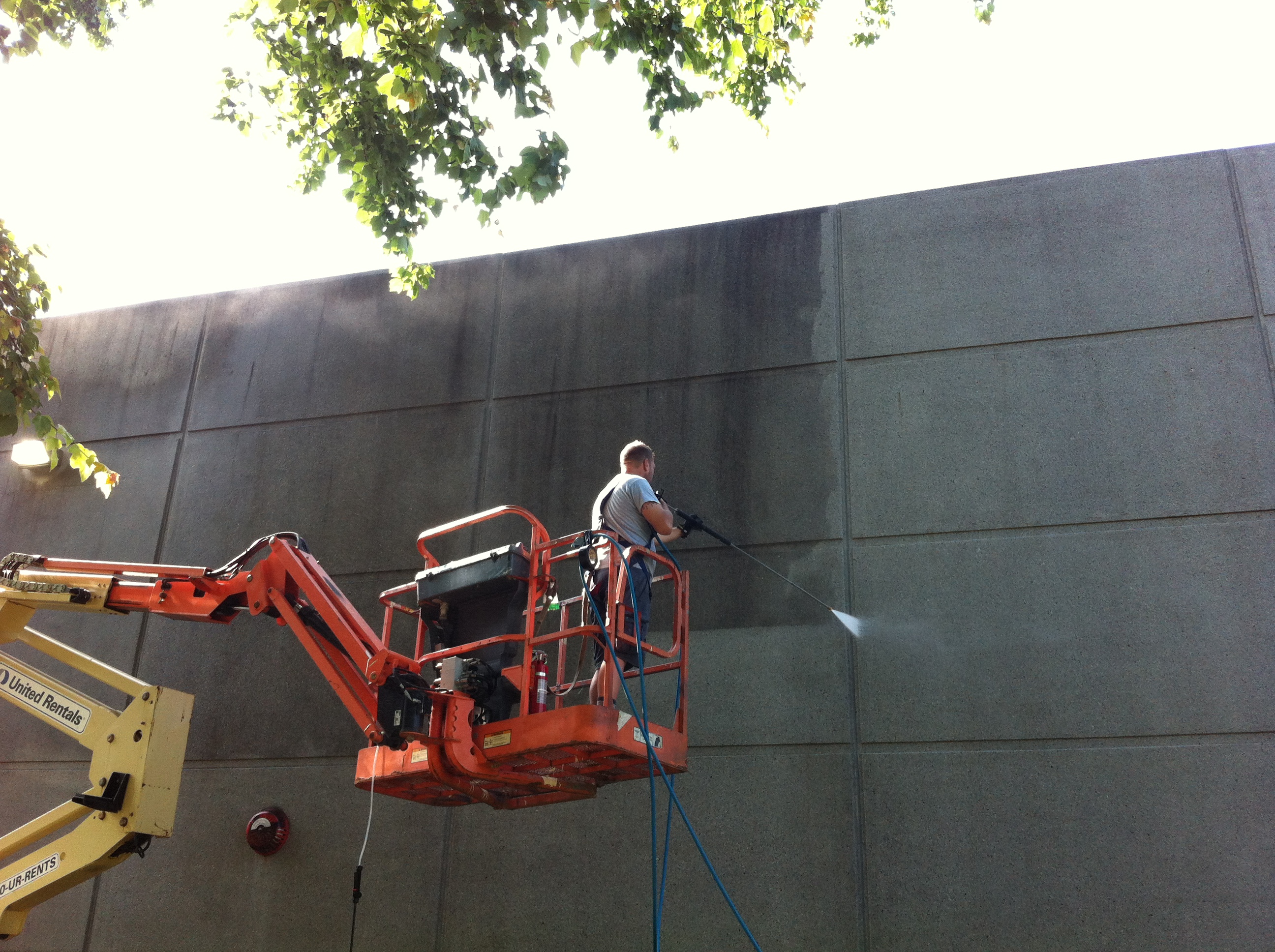 Commercial Power Washing Connecticut, washing a building
